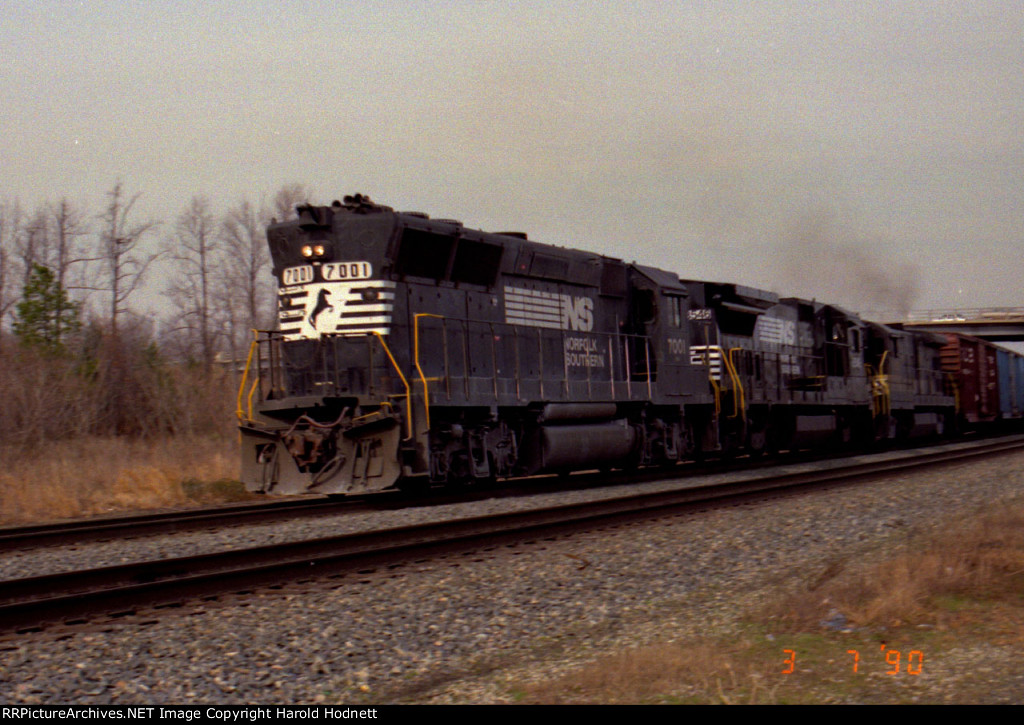 NS 7001 leads a train southbound